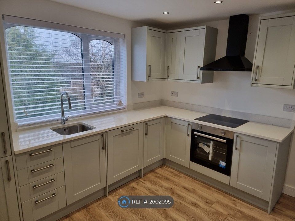 Property photo 2 of 11 Kitchen
