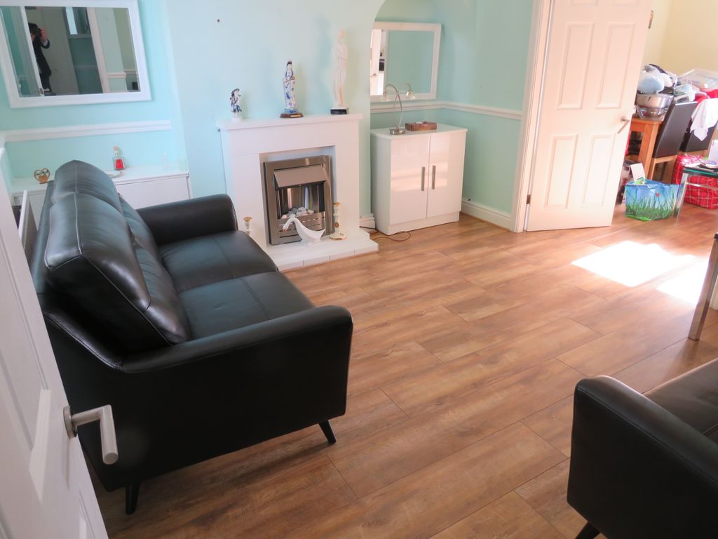 Property photo 3 of 11 Living Room