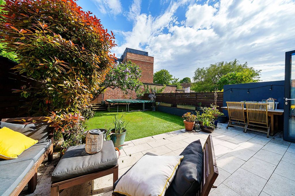 Property photo 1 of 24