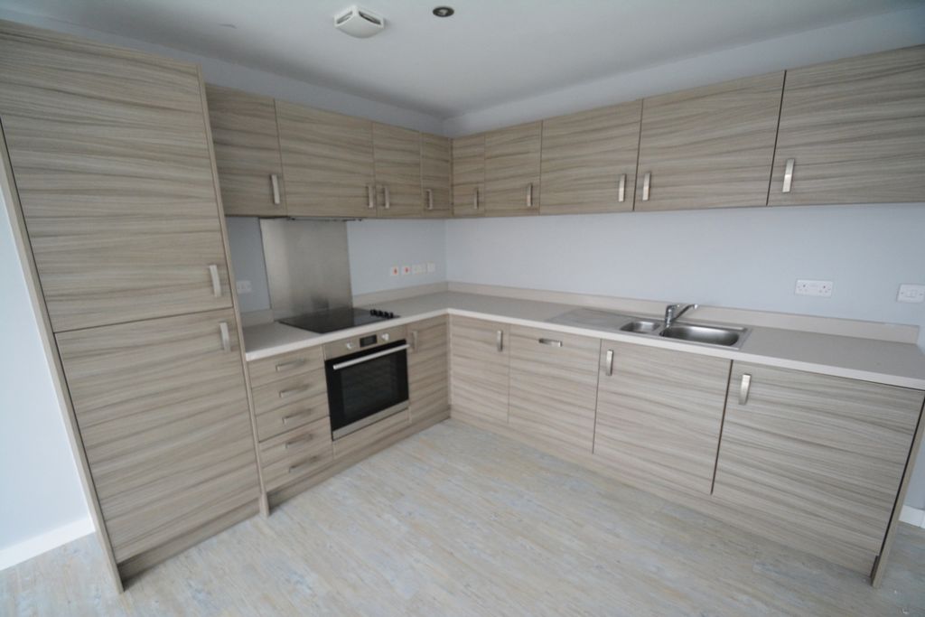 Property photo 3 of 11 Kitchen