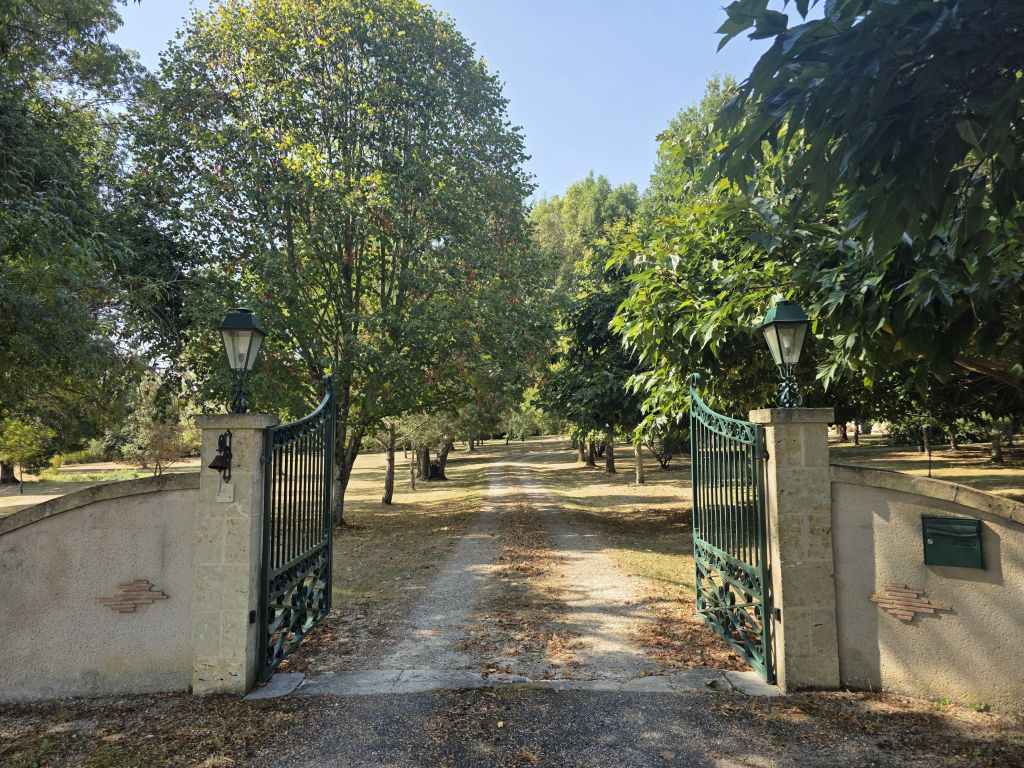 Property photo 2 of 30