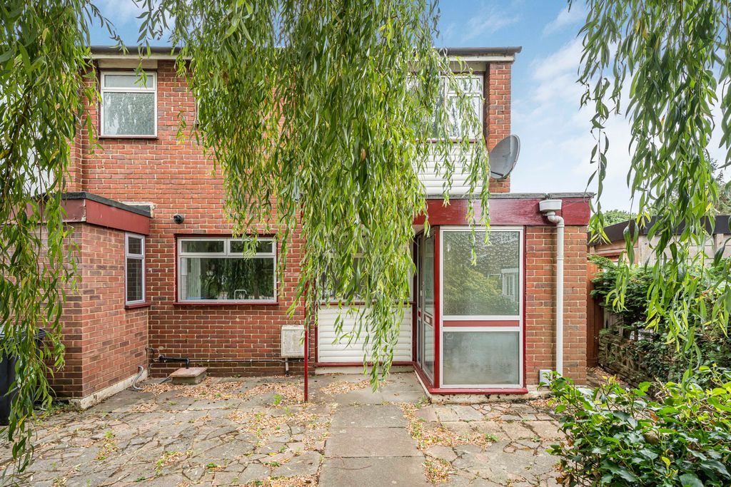 Property photo 1 of 18 External