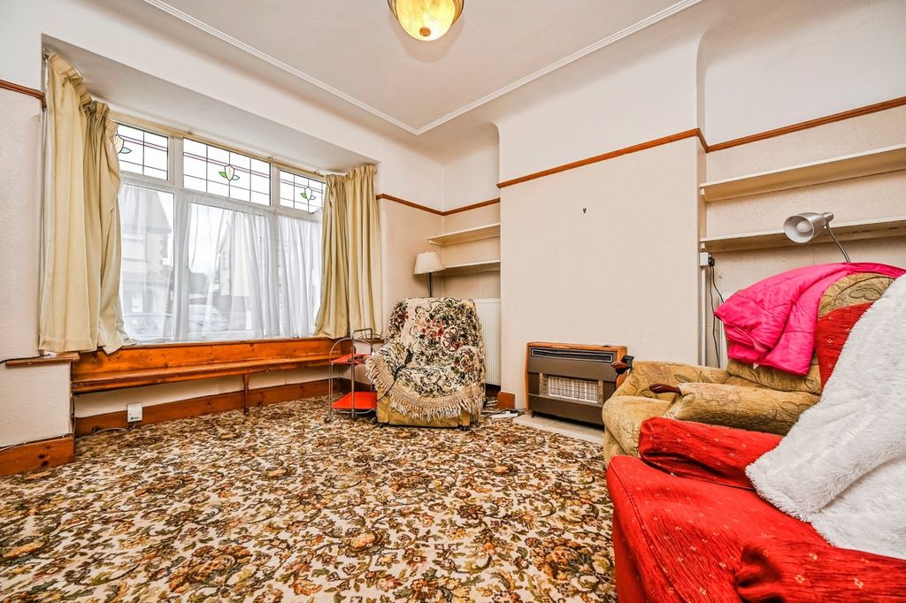 Property photo 3 of 17 Photo