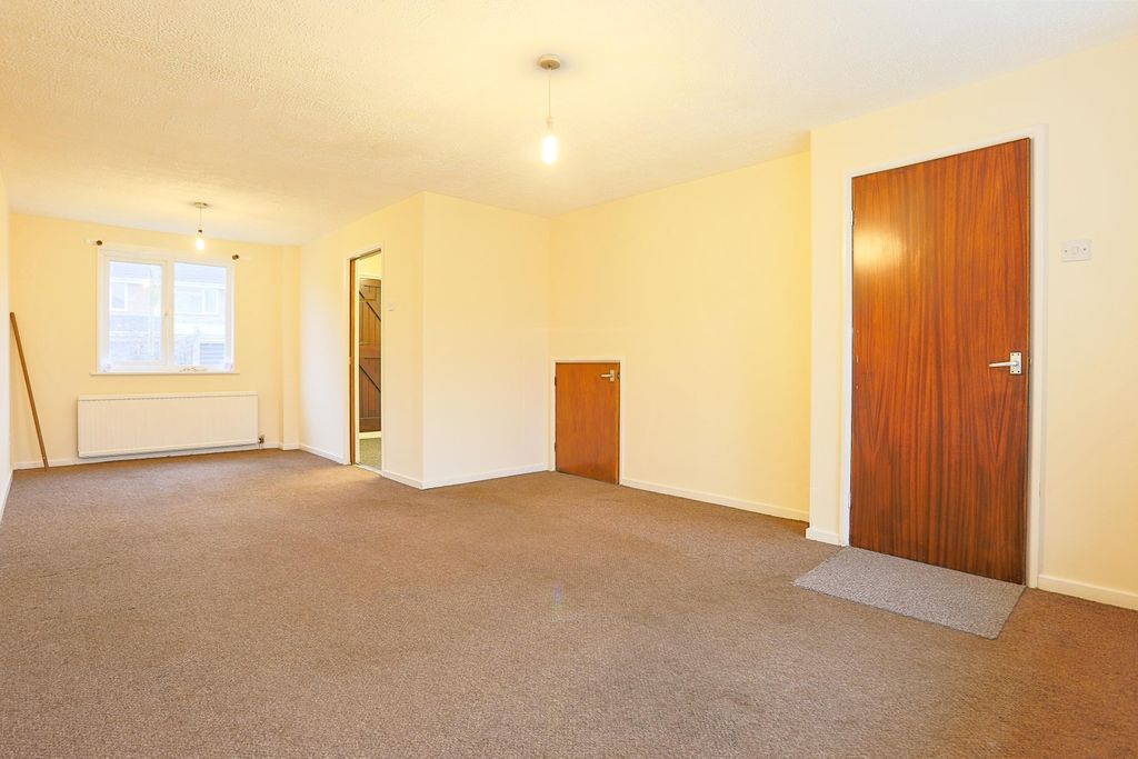 Property photo 2 of 11 Living Room