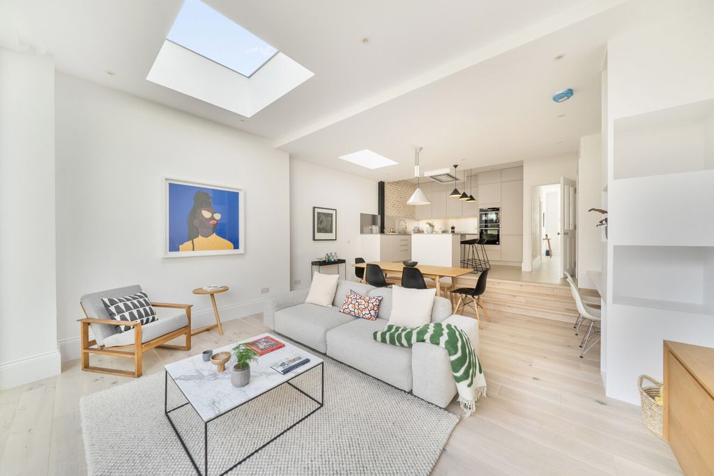 Property photo 3 of 28 Picture 3