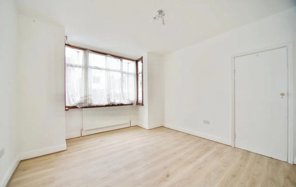 Property photo 3 of 11 Pic