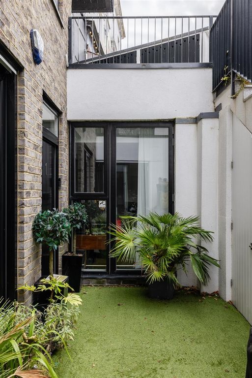 Property photo 2 of 31