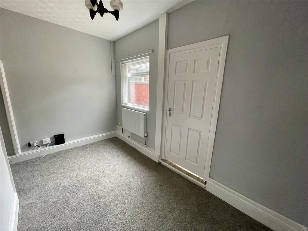 Property photo 3 of 11 Dining Room