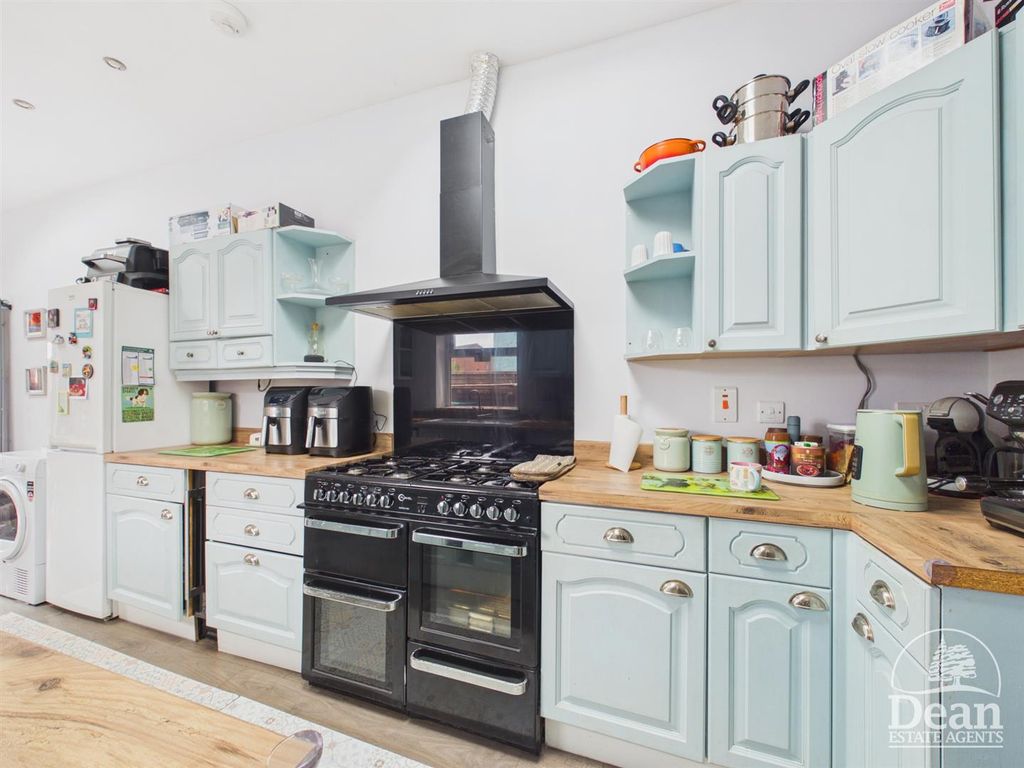 Property photo 3 of 31