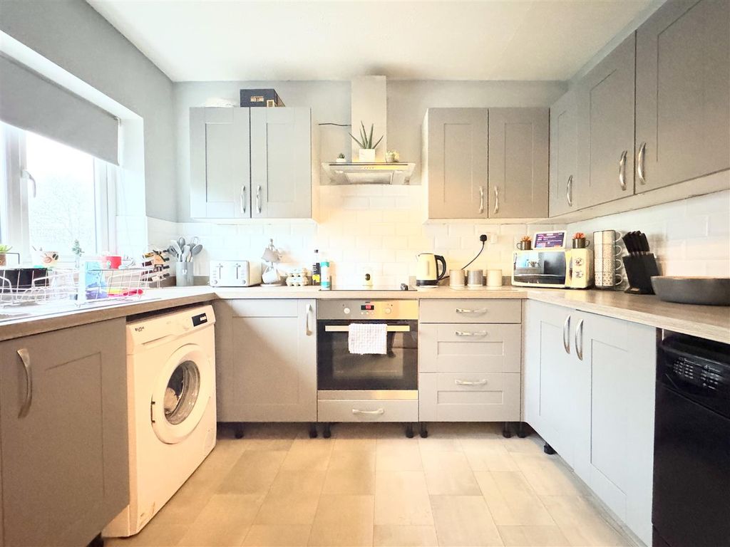 Property photo 2 of 17 Kitchen