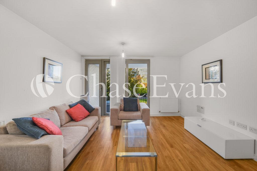 Property photo 2 of 8 Waterside Heights, W