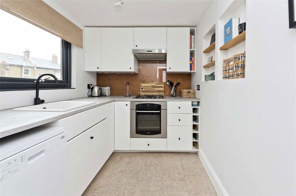 Property photo 2 of 6