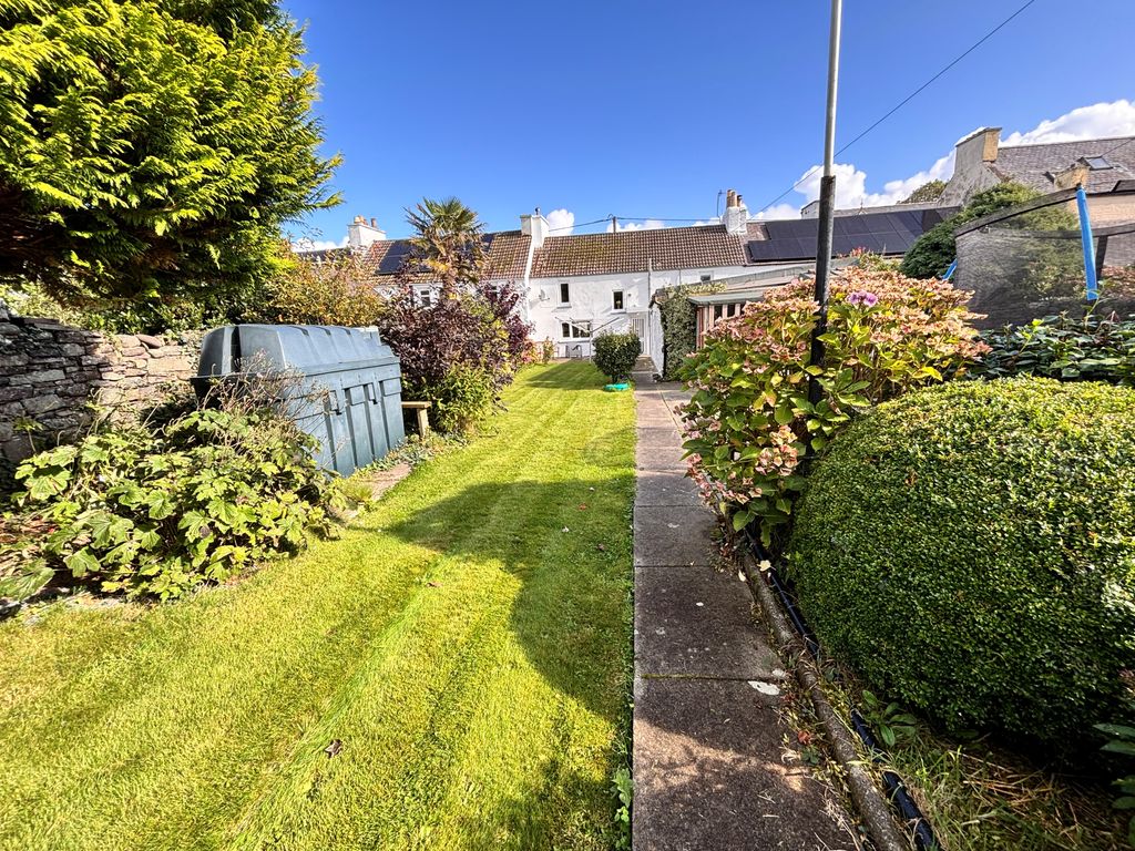 Property photo 2 of 12 Garden 