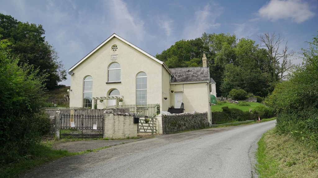 Property photo 2 of 71