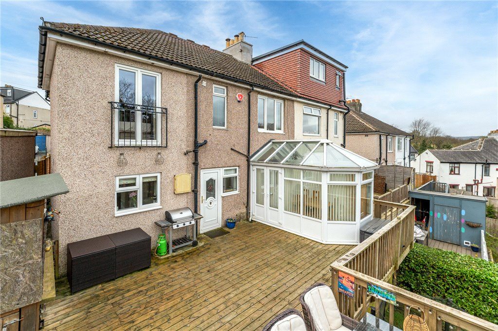 Property photo 2 of 28 Nab Wood Rise