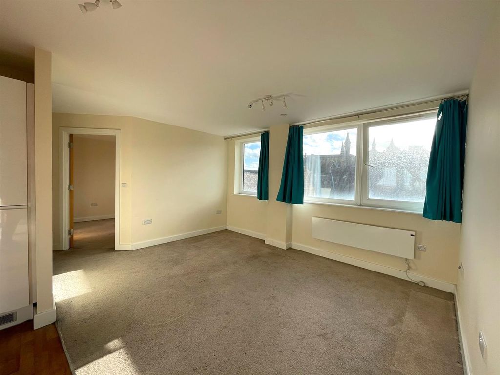 Property photo 3 of 7 Living Rm.Jpg