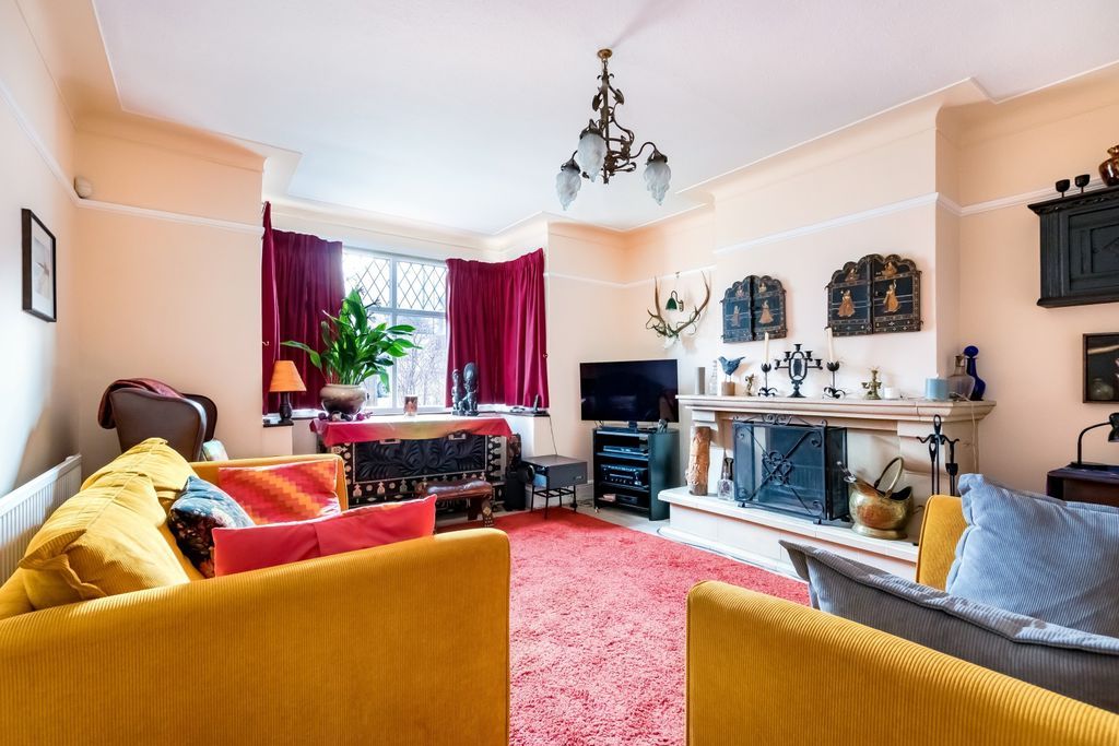 Property photo 3 of 19 Sitting Room