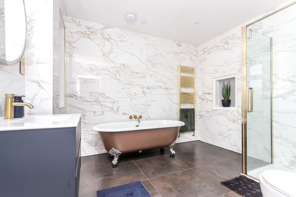 Property photo 3 of 28 Bathroom