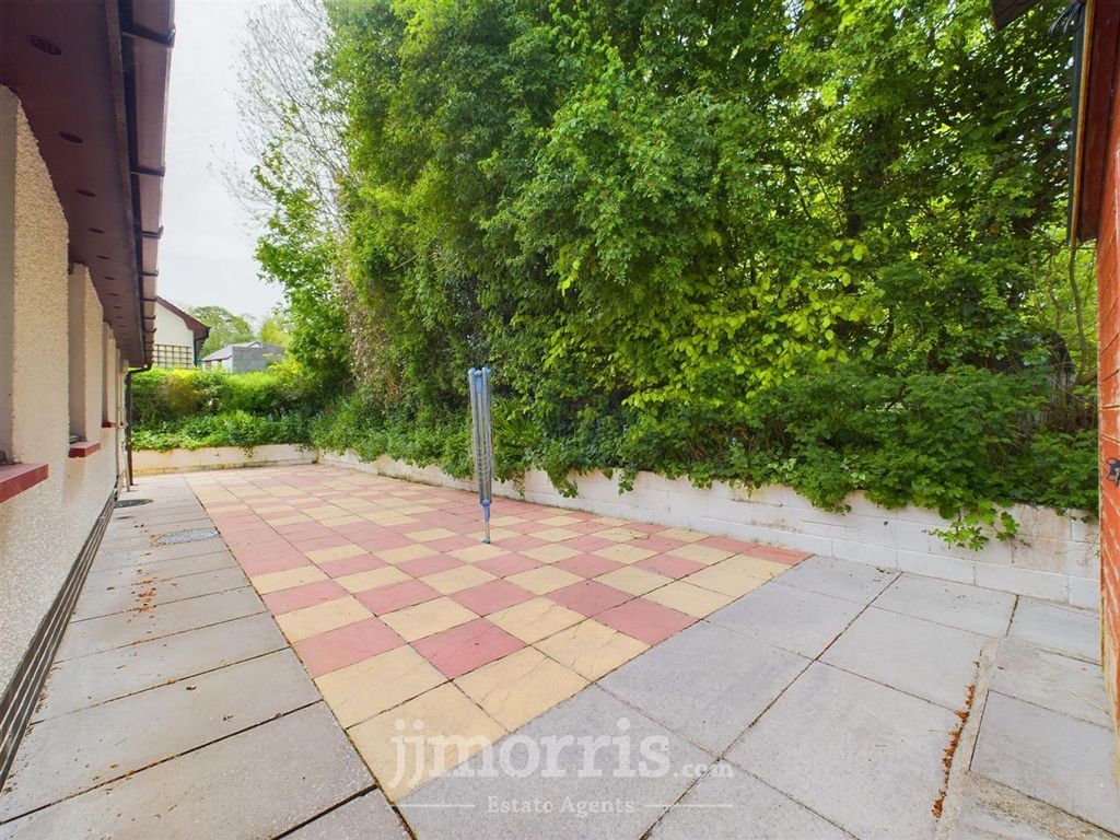 Property photo 3 of 19 Externally