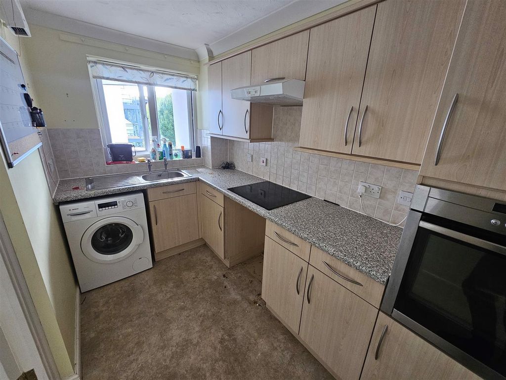Property photo 2 of 12