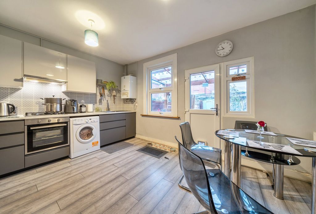 Property photo 2 of 17 Picture No. 19