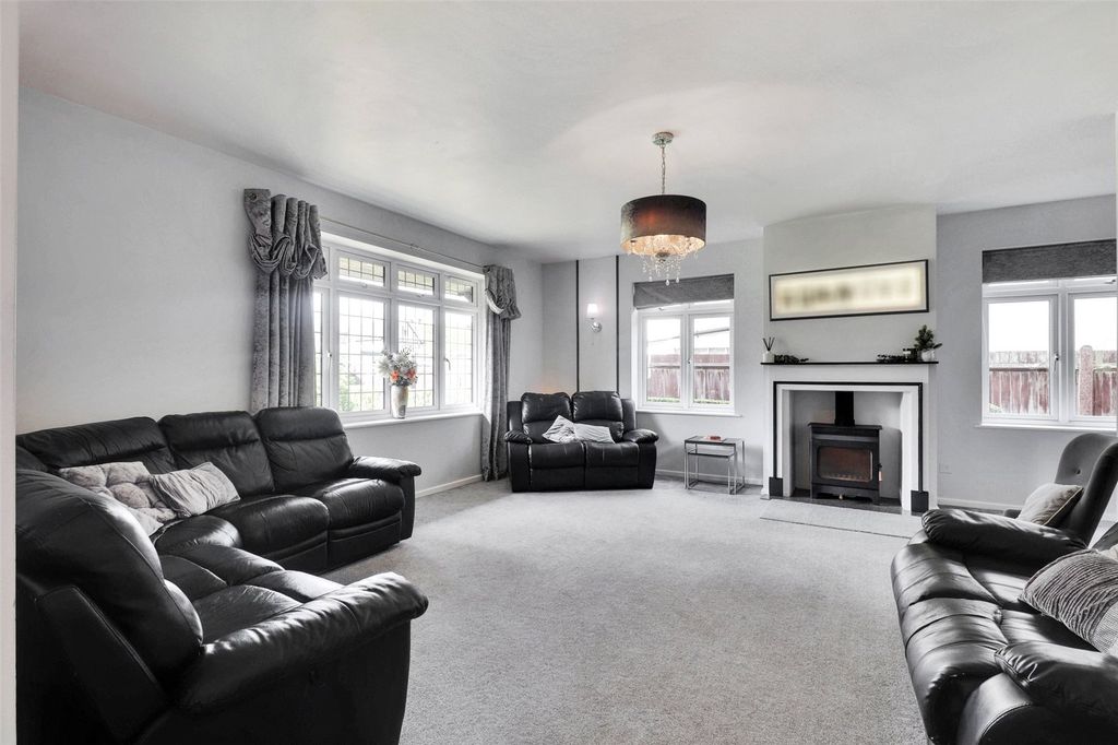 Property photo 3 of 23 Sitting Room