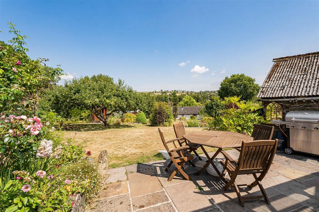 Property photo 2 of 31 Rear Garden