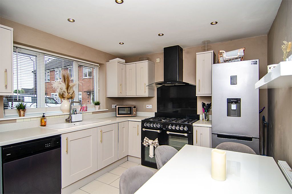 Property photo 3 of 20 Photo 1