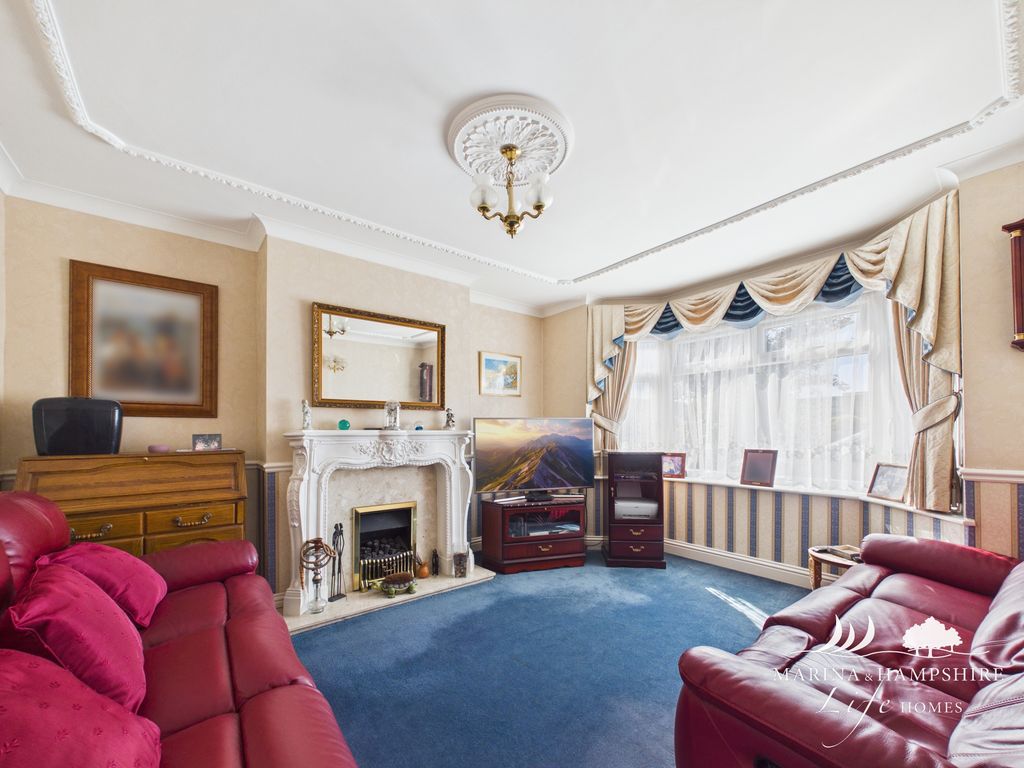 Property photo 3 of 27 Cam03915G0-Pr0056-Still001