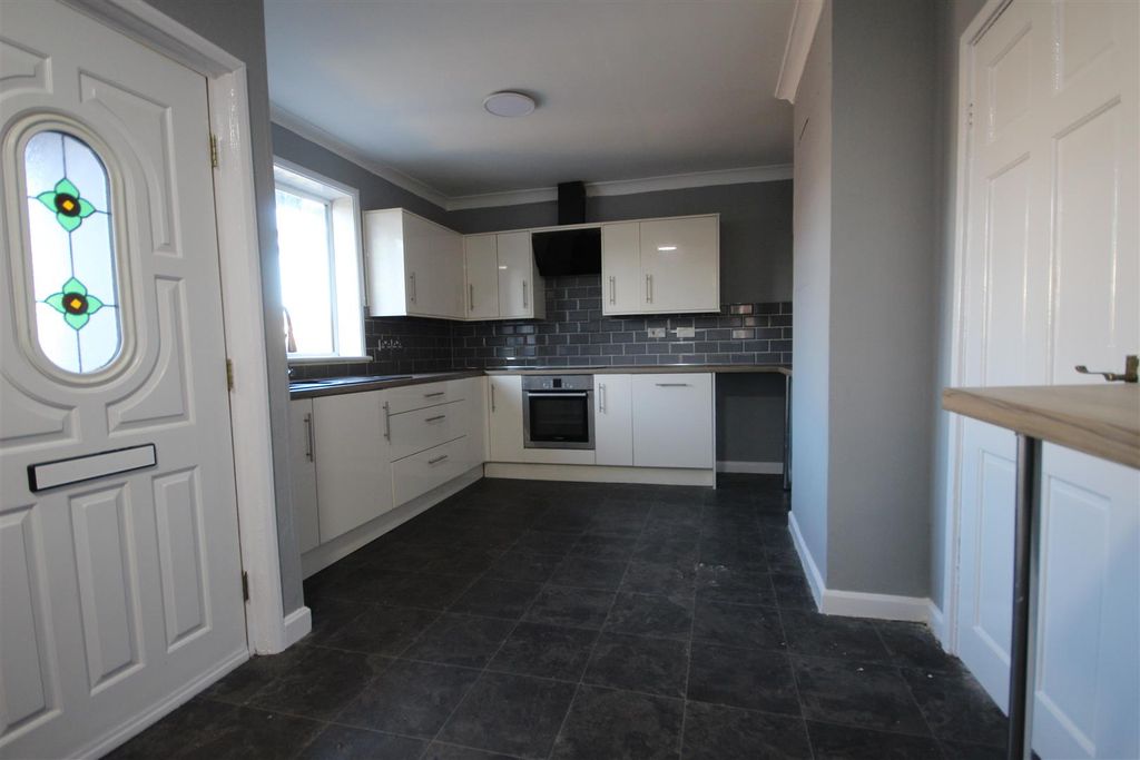 Property photo 3 of 10 Kitchen/Diner