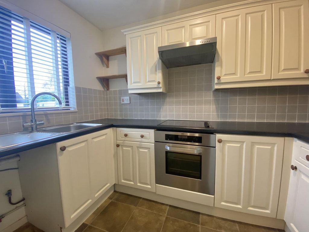 Property photo 3 of 8 Kitchen