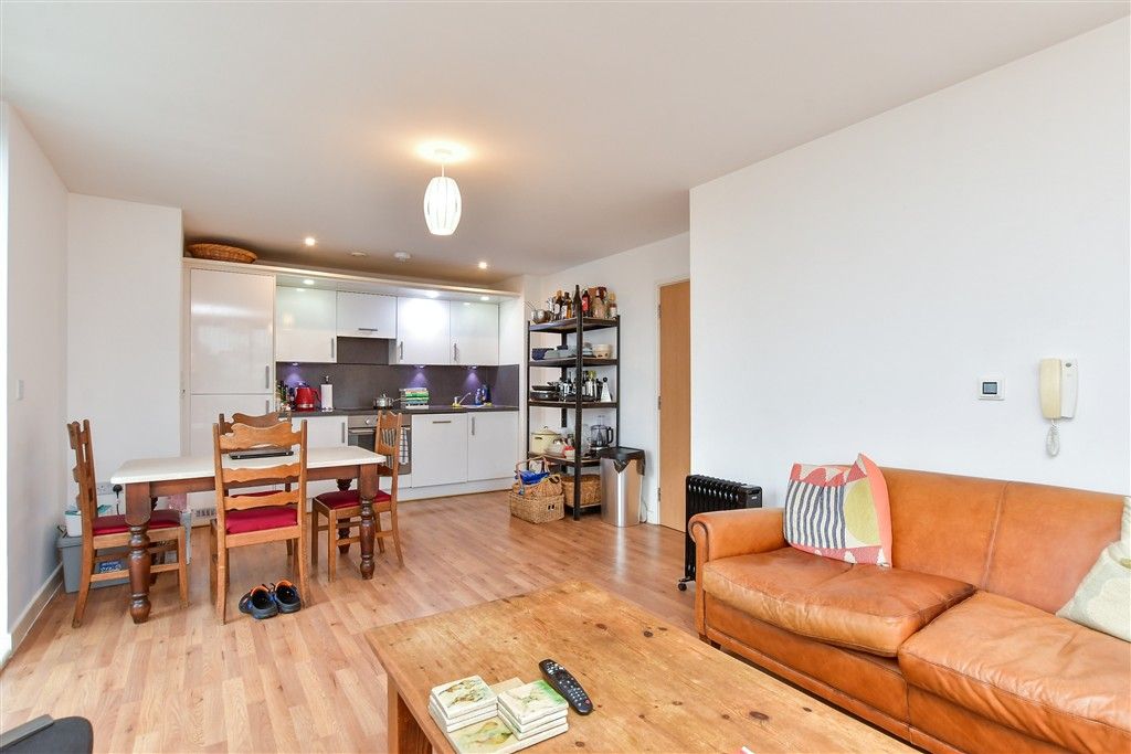 Property photo 3 of 11 Lounge/ Kitchen