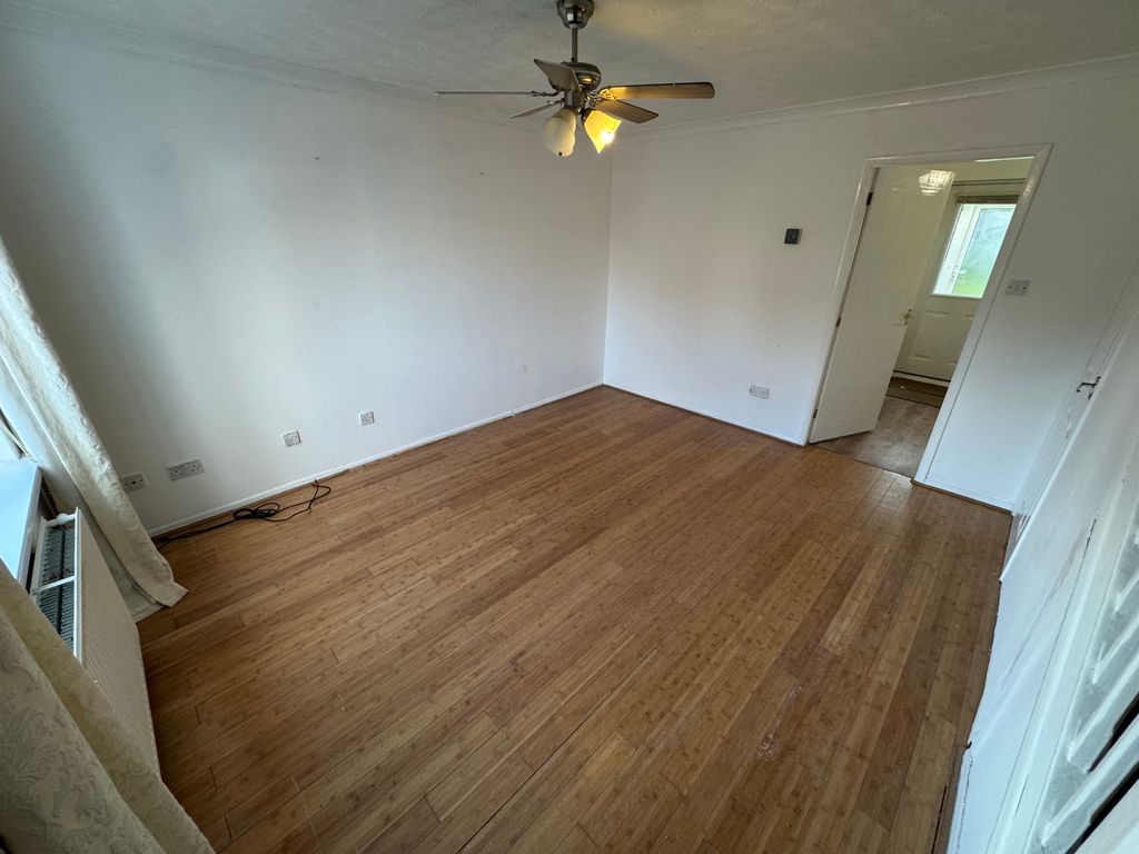 Property photo 2 of 7 Living Room