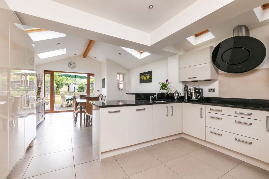 Property photo 2 of 11