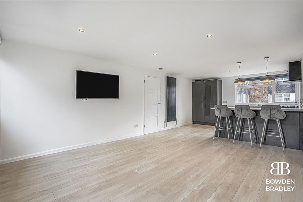 Property photo 2 of 11 Kitchen/Living Room
