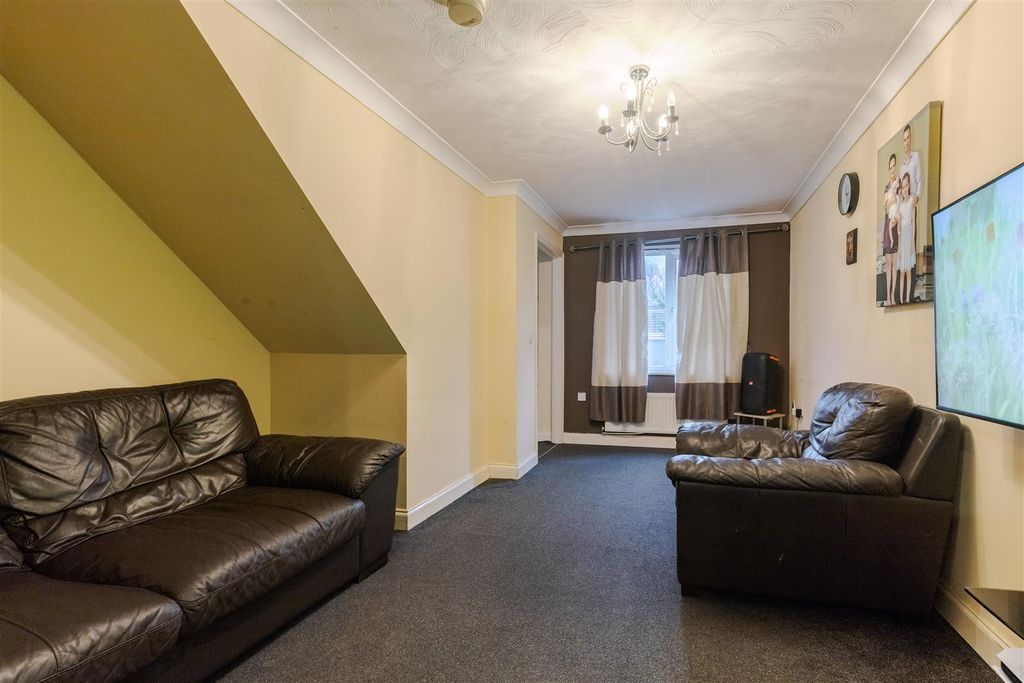 Property photo 2 of 12 Lounge