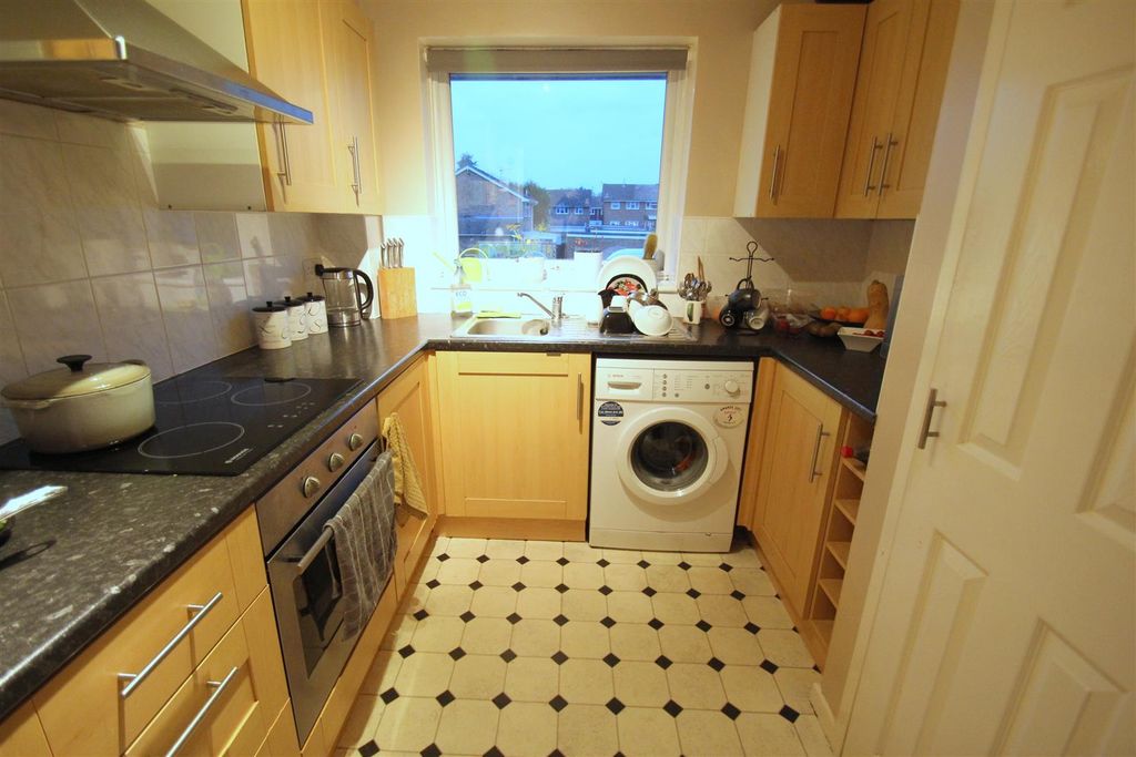 Property photo 3 of 6 Kitchen (28).Jpg