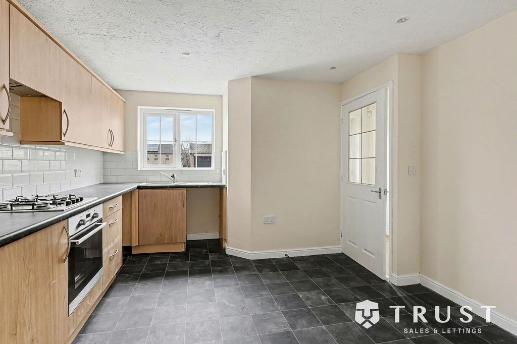 Property photo 2 of 30