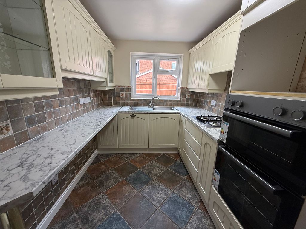 Property photo 2 of 27