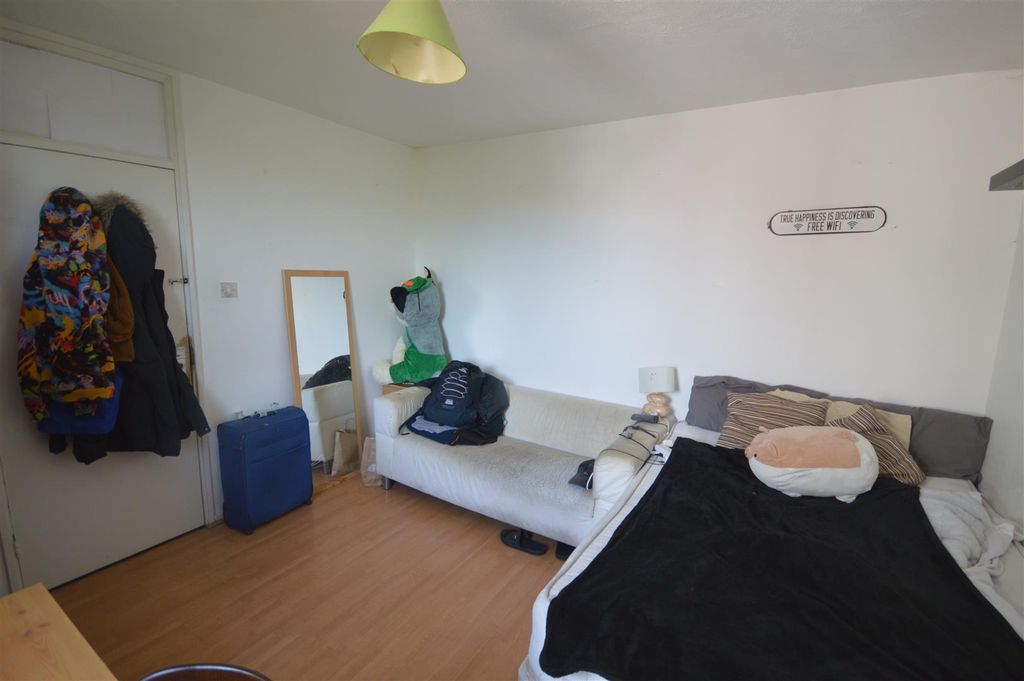 Property photo 1 of 4