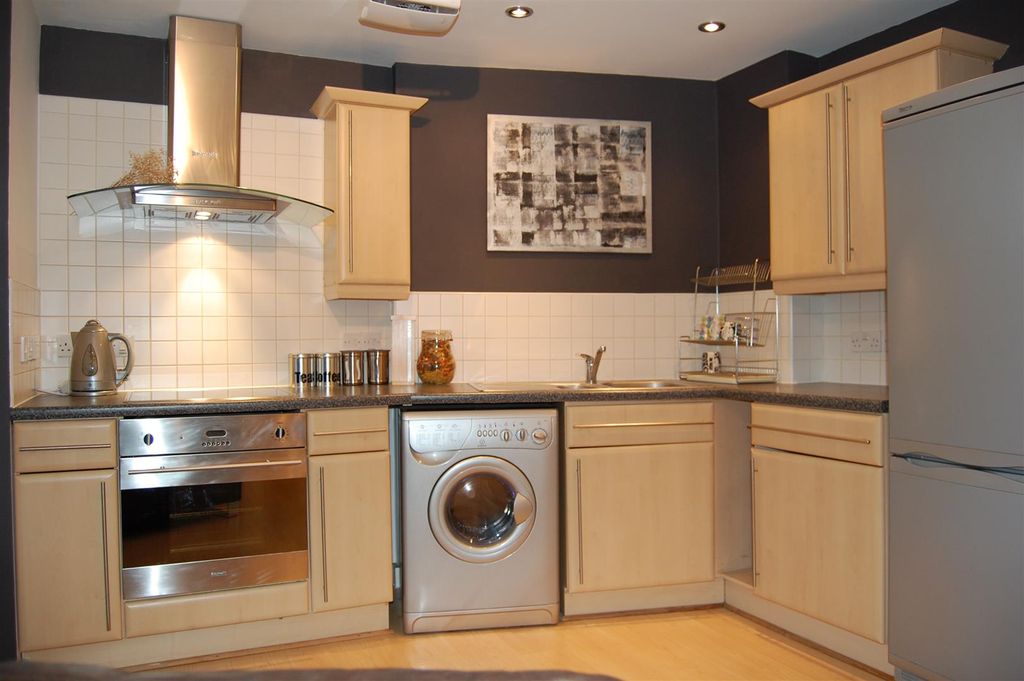 Property photo 1 of 4 Kitchen