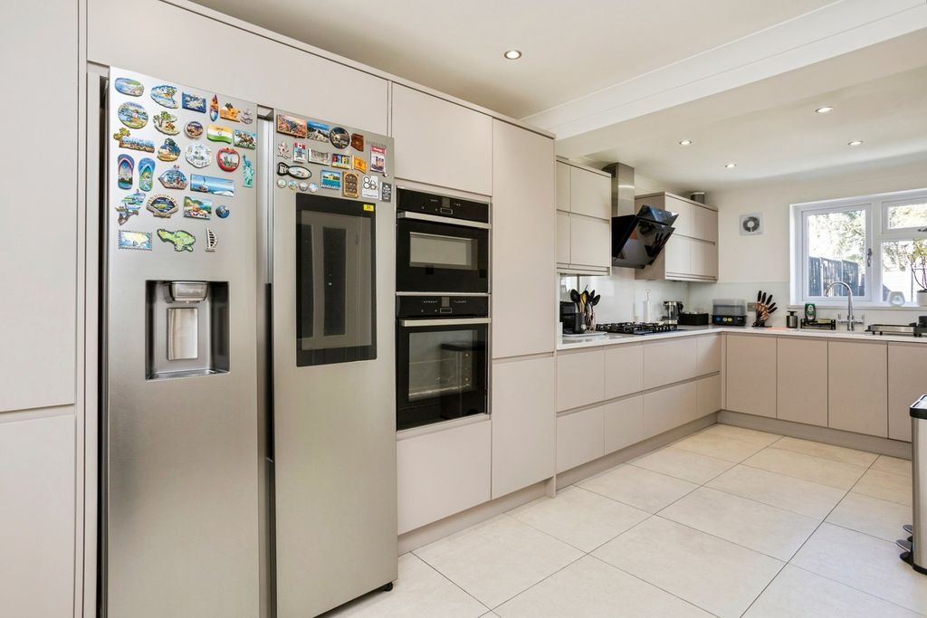 Property photo 3 of 17 Photo