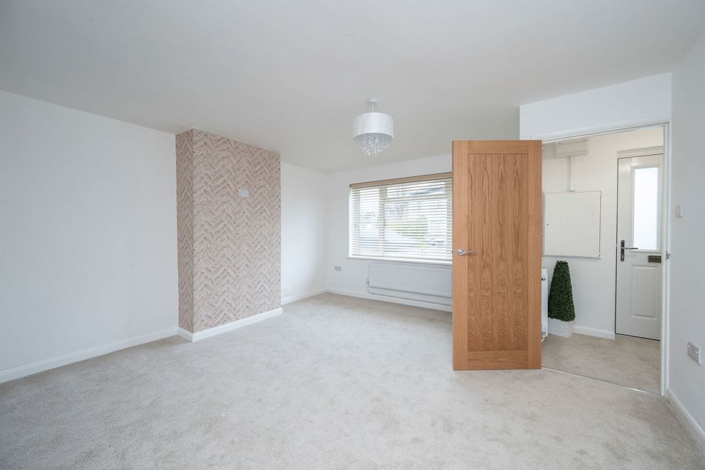 Property photo 3 of 25