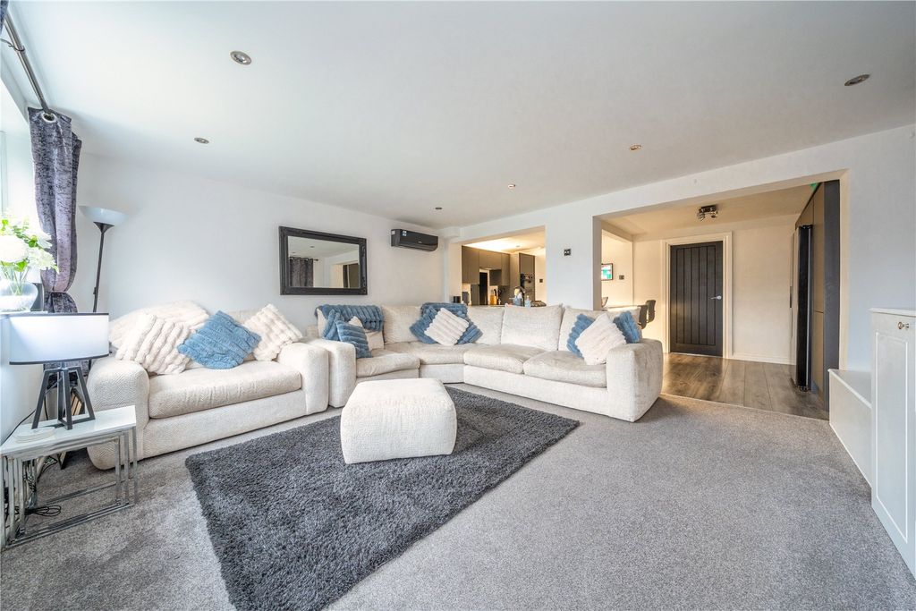 Property photo 2 of 17 Picture No. 05