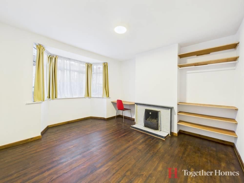 Property photo 2 of 11 Lounge