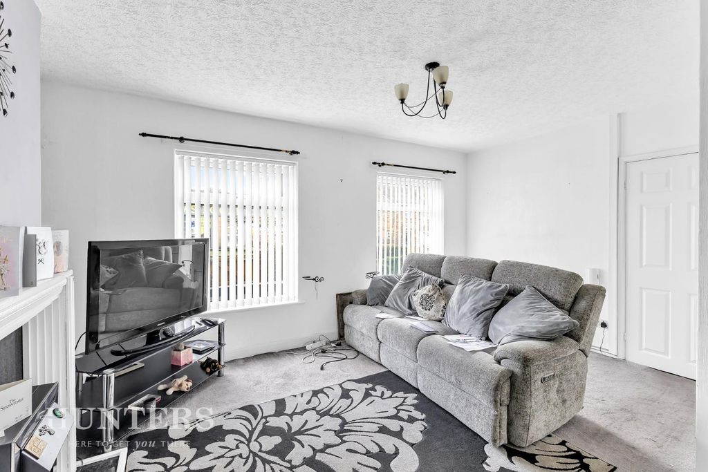 Property photo 3 of 25 Living Room