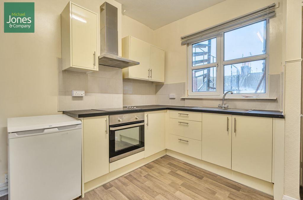 Property photo 3 of 15 Kitchen