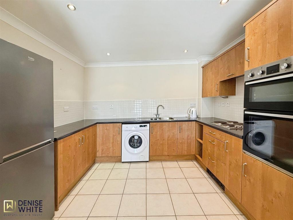 Property photo 3 of 20 Kitchen Area