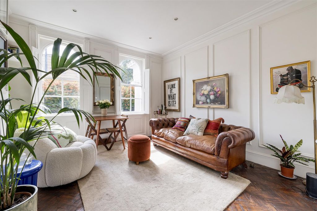 Property photo 3 of 19 Hackney Road E2