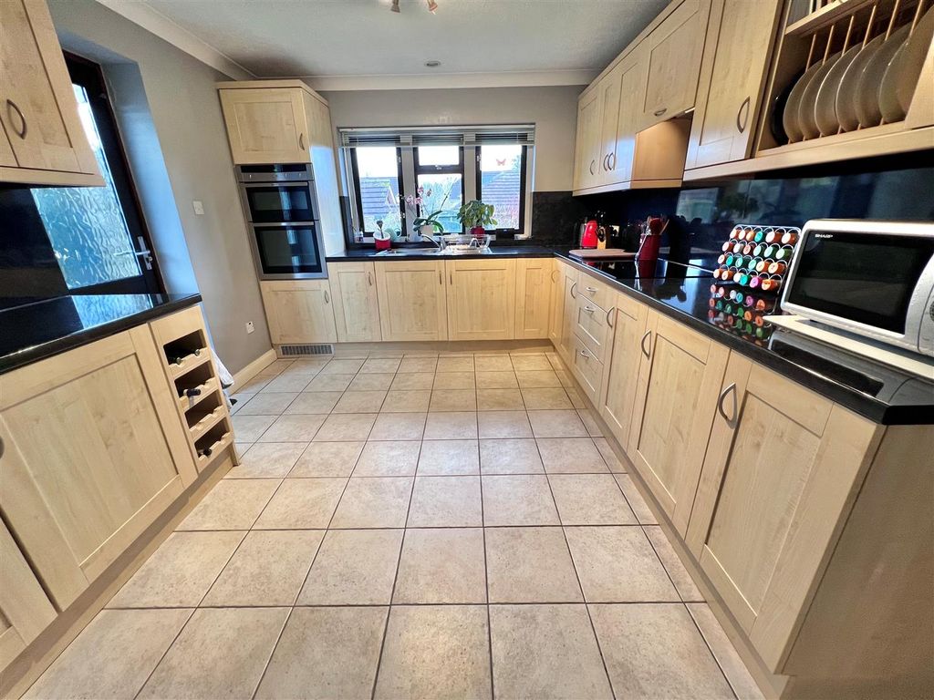 Property photo 2 of 15 Kitchen 1.Jpg